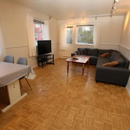 Close To Center, 900 M, 2 Bedroom, 2nd Floor Apartment Tromso