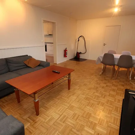 شقة Close To Center, 900 M, 2 Bedroom, 2nd Floor ترومسو